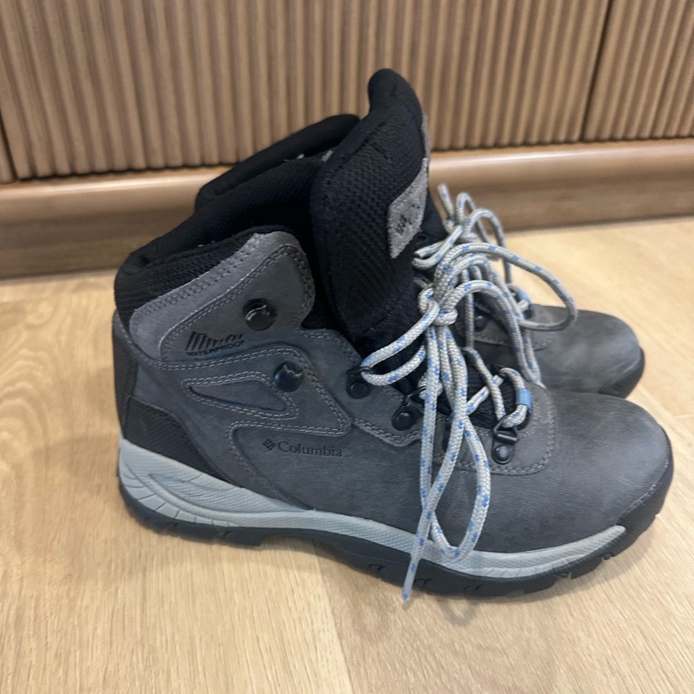 Columbia Women's Newton Ridget™ Plus Waterproof Amped Hiking Boots Gray Sz 7.5